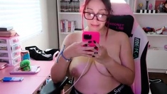 Big boob brunette masturbates on webcam